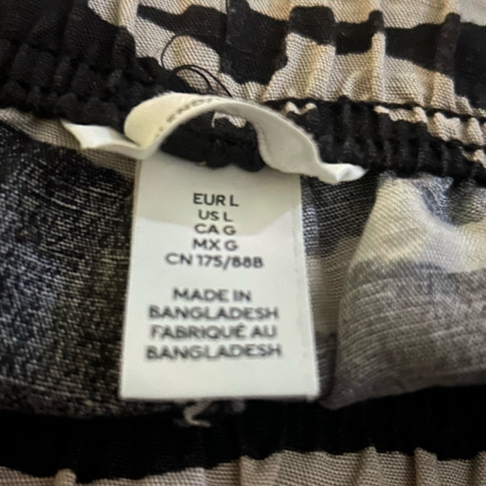 H&M Linen/ Viscose Blend Shorts 55% Viscose  45% Linen - Picture 6 of 6